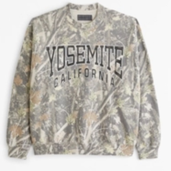 Abercrombie & Fitch Sweaters - Abercrombie camo Yosemite sweatshirt